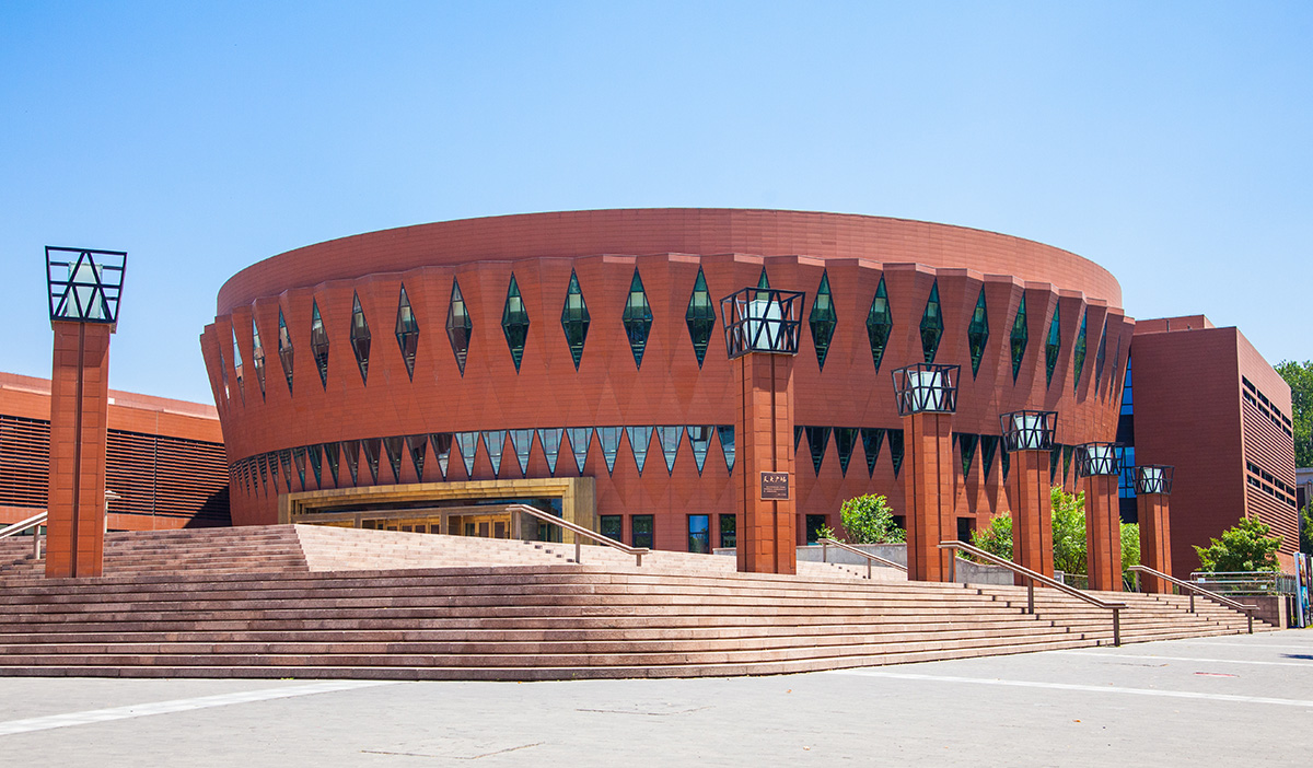 清华大学